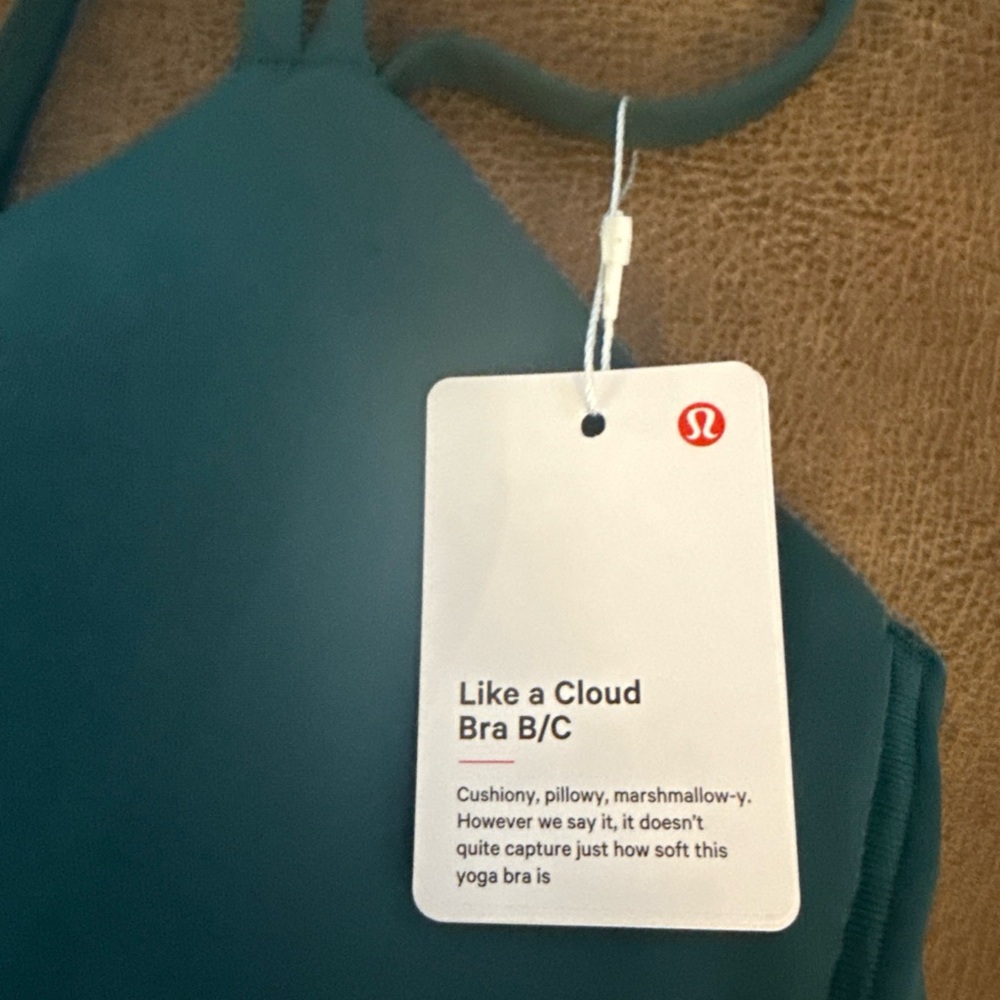 Lululemon Like a Cloud yoga bra